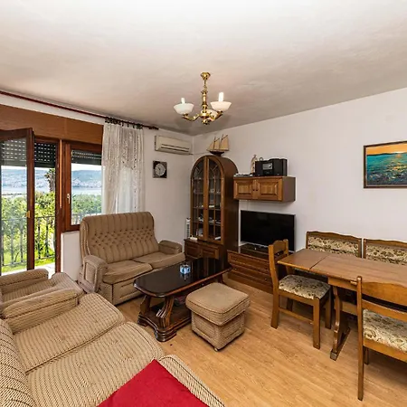 Apartment 3 Bedroom Amazing In *