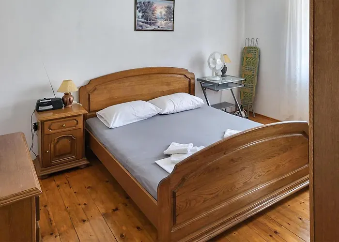 3 Bedroom Amazing In Апартаменти Трогір