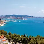 3 Bedroom Amazing In Traù