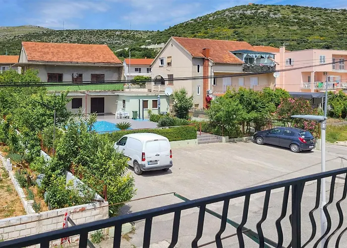 Apartment 3 Bedroom Amazing In Trogir